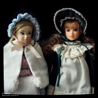 Two Momoko dolls in victorian outfits.