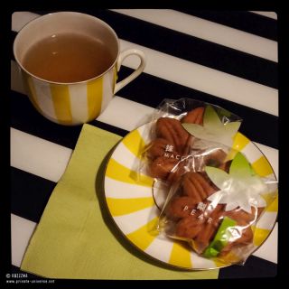 Green tea and japanese cookies