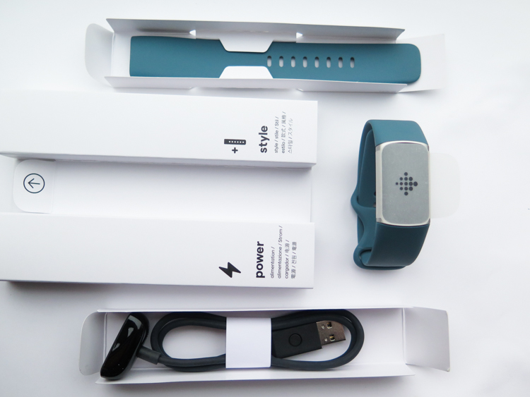 Fitbit Charge 5 - Box