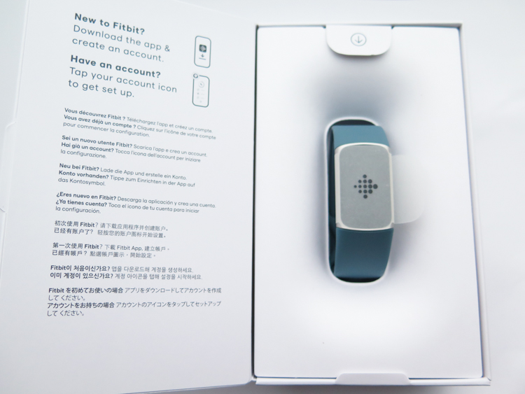 Fitbit Charge 5 - Inside box